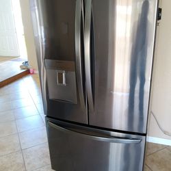 2022 Model LG Black Stainless Steel French Doors Refrigerator And Bottom Freezer 