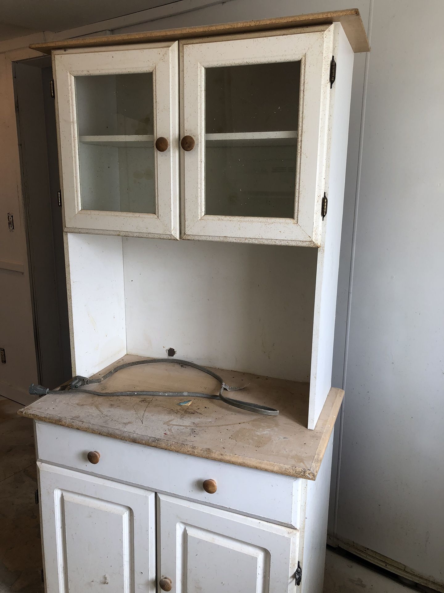 Kitchen Cabinet / Hutch