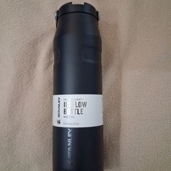 Stanley 36 oz Ice Flow Bottle 