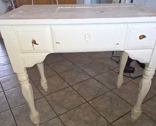 Table - Antique Table I Used For A Kitchen Island For Over 30 Years No Longer Needed Asking $20.00 
Sold AS IS What you see is what you get 
Pick up o