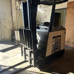 Crown Electric Forklift 