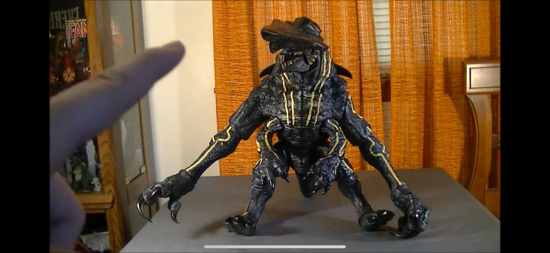 Neca Knife Head 20inch 