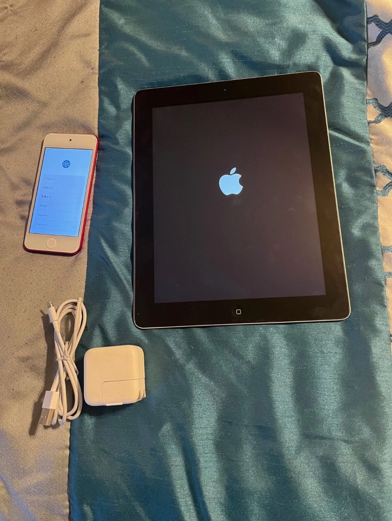 Apple iPad 4th Gen 16GB Wi-Fi 9.7" Space Gray iPad & Apple iPod 7th Gen iPod Red
