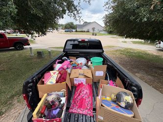 Garage Sale Leftovers – Kids Clothes, Shoes, Hats & Christmas Decor – TAKE IT ALL!