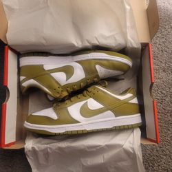 Nike Dunk Olive. Size 10