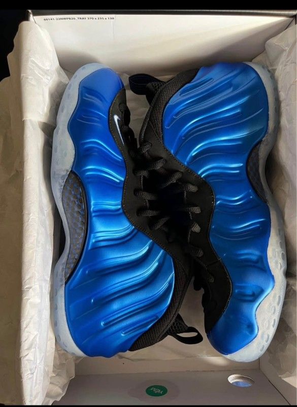 Nike Foamposite Mens Size 11  New In Box