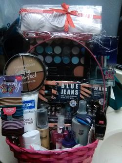 GIFT BASKET