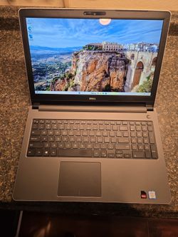 Laptop i7  4gb Radeon graphics