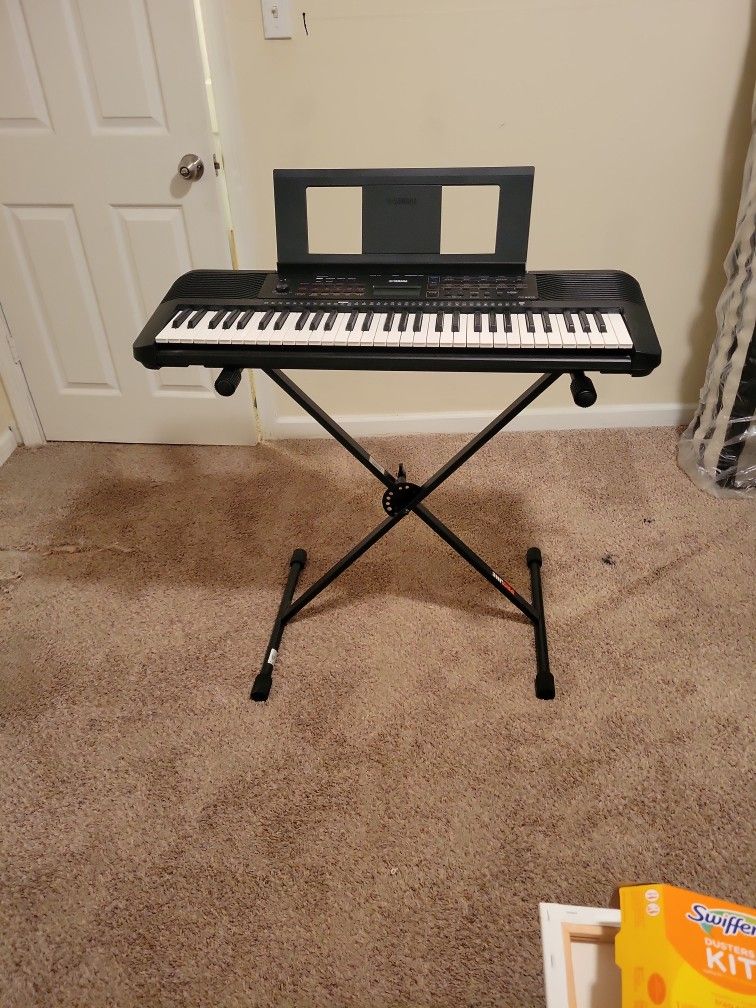 Yamaha Electric Keyboard