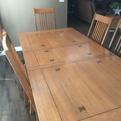 Beautiful table and hutch