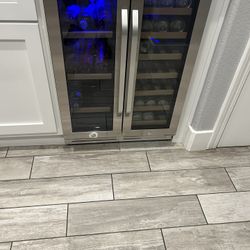 Mini Fridge/ Wine Cooler 