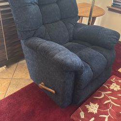 Comfortable Blue Recliner Chair – Great Condition