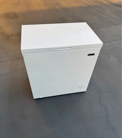 Freezer large household deep chest with internal light (delivery available)