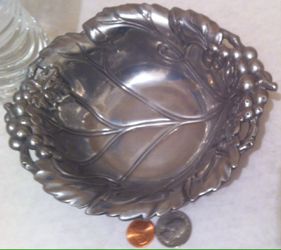 Vintage Metal Silver Arthur Court Grape Dish, 7" x 2", Heavy Duty Quality, Grapevines, Kitchen Decor, Table Display, Shelf Display, This Can Be Shined