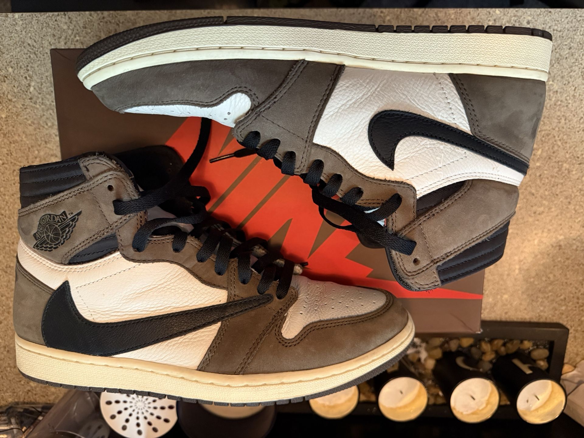 Travis Scott Jordan 1 Mocha 10.5 & 14 