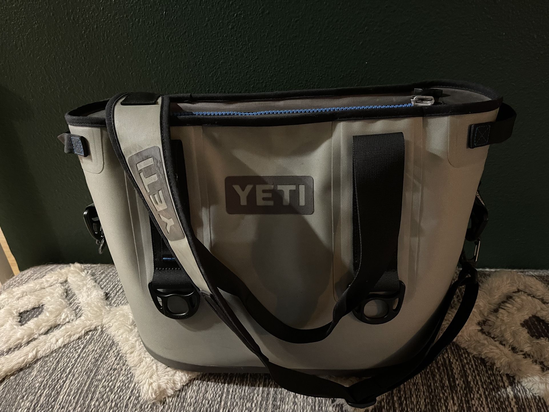 YETI HOPPER 20 - 20 QUART EXTREME PORTABLE SOFT COOLER