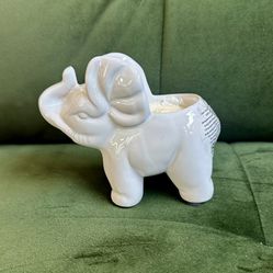 🐘 Fun ceramic white elephant candle holder