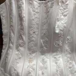 WEDDING DRESS-NICE BEADING AAND LACE-SIZE 14-COULD USE A DRY CLEANING BUT ONLY SPOT I FOUND ON OUTSIDE BARELY NOTICEABLE-SMUDGE MARKS FOUND INSIDE FR 