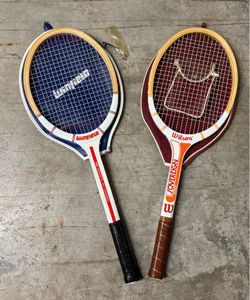 Set of 2 tennis rackets.