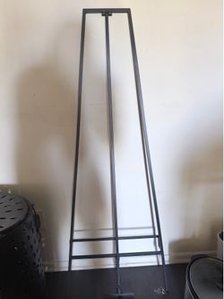 Portrait stand (2)
