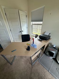 L-Shaped Desk with Metal Legs