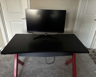 Gaming 4K Monitor / Gaming desk