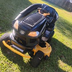 46" cut Craftsman Riding lawnmower runs cuts great comes with bagger system 1000 cash firm