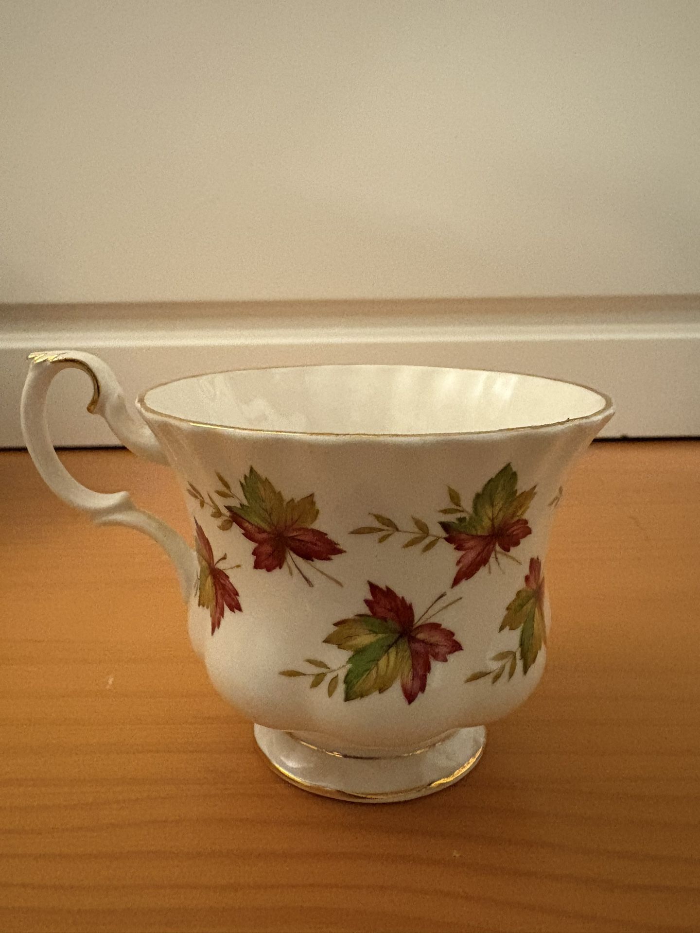 ROYAL ALBERT BONE CHINA "FROM SEA TO SEA" CANADA COFFEE/TEA CUP