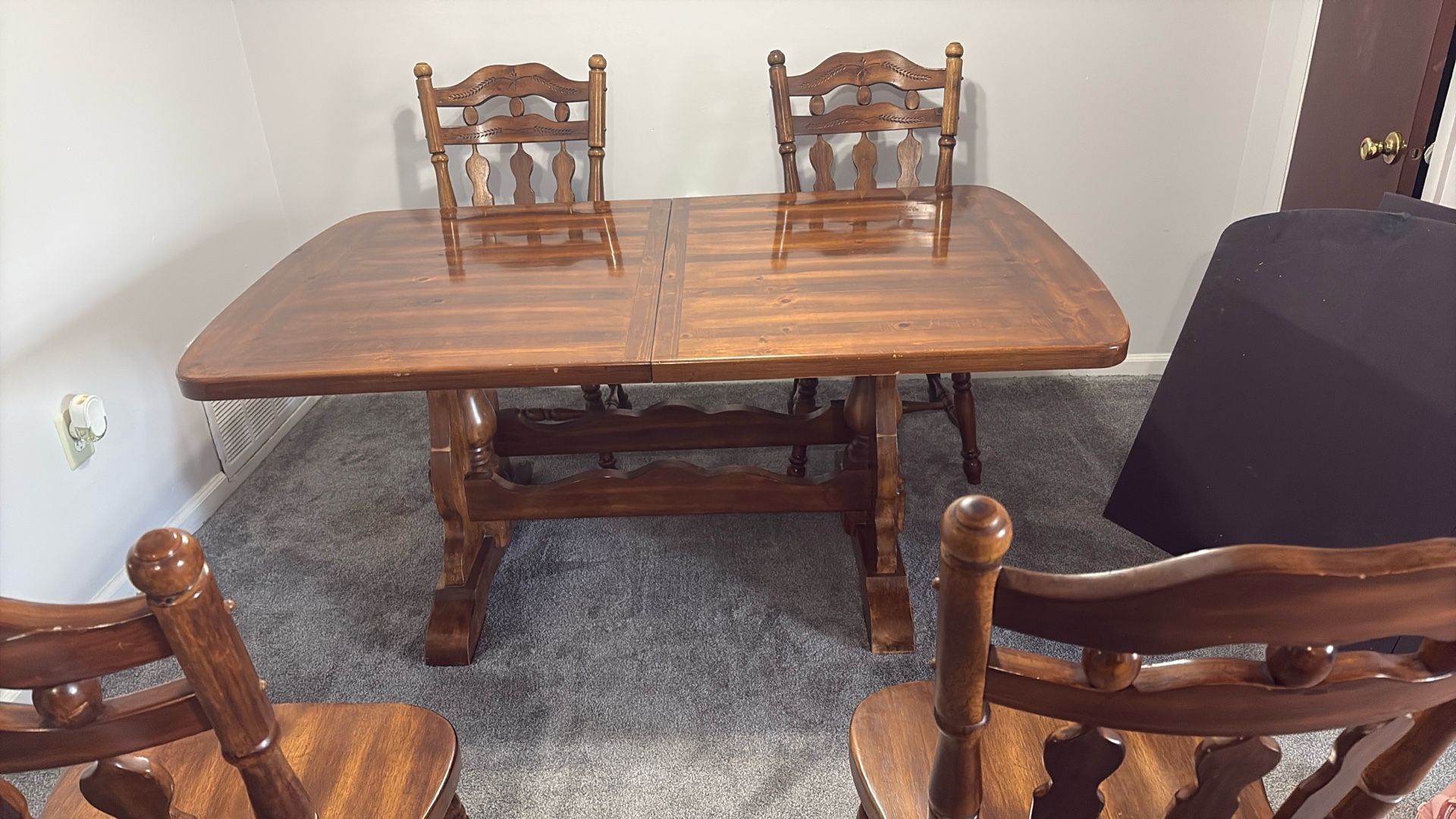 Table 6 Chairs Extended Two Pieces With It