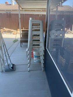 6 white metal counter stools