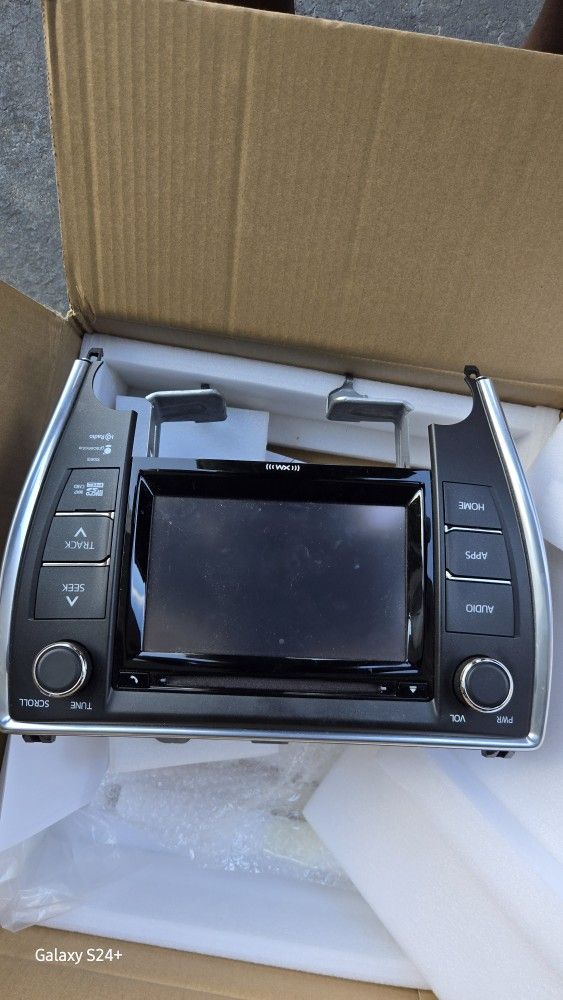 2015 - 2017 TOYOTA STEREO CD, Aux, Bluetooth, USB