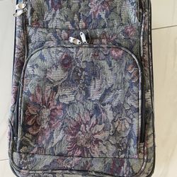 Carry-on Bag - SONOMA 22” Sonoma Floral 22" rolling suitcase featuring a tapestry-style fabric. ®