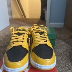 Nike Dunk Low ‘Goldenrod’ Size 8.5m