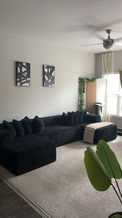Black sectional couch/sofa