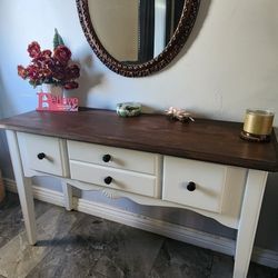 Enter Table And Mirror