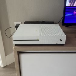 Xbox One With Controller And Games