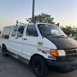 Dodge Ram Van 2000
