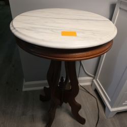 Round Marble Top Pedestal Parlor Table (1970s, excellent condition)