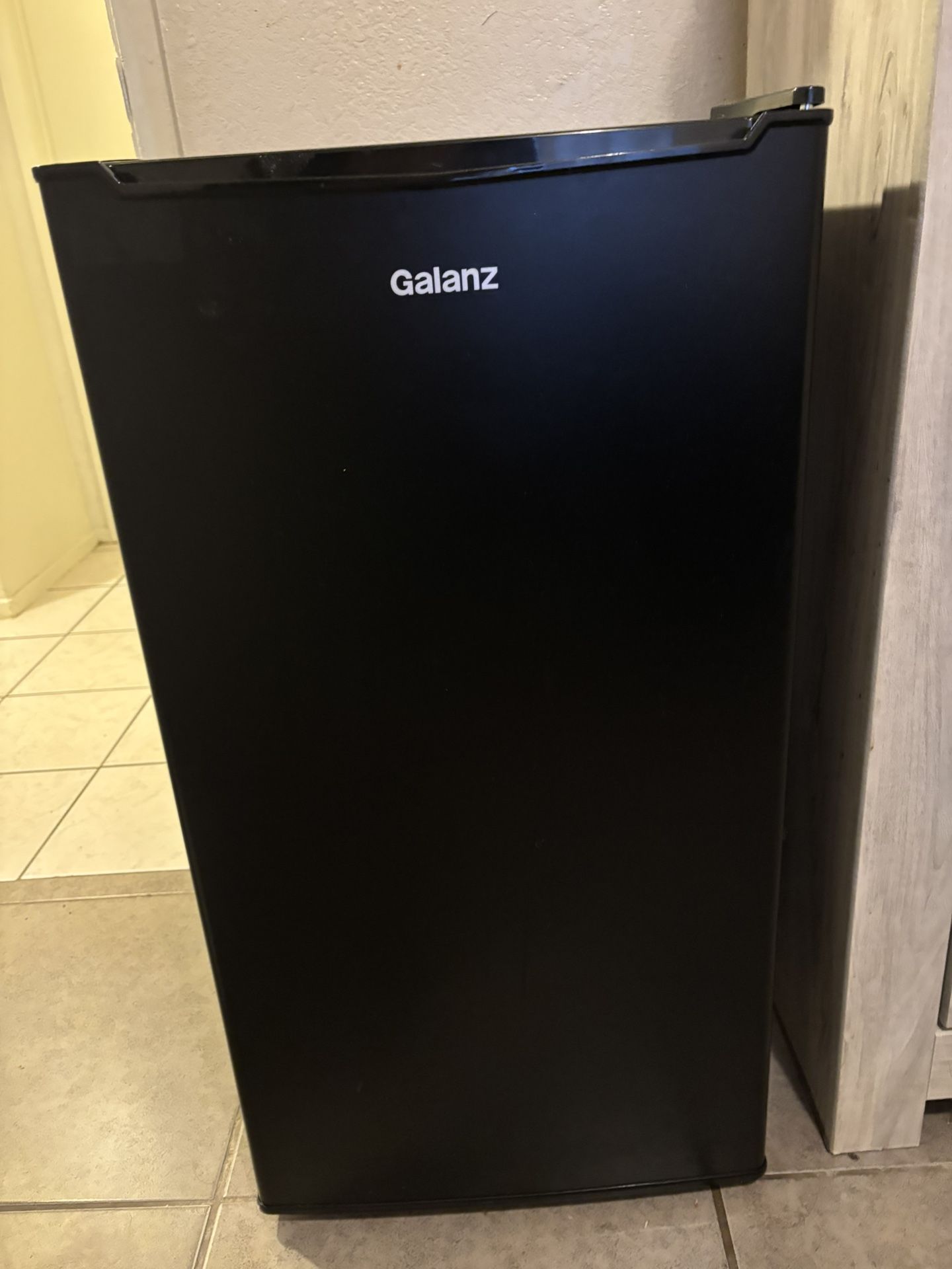 Galanz Mini Fridge 