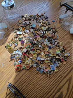 Hat lapel pins