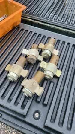 Hydraulic Couplings With Caps