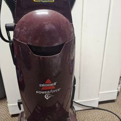 Works Fine. Uses Bags.  Trabaja Bien. Necesita Bolsas