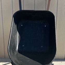 True temper  Metal handles  6 cubic feet  2 wheels 🛞  Wheelbarrow  Very good condition  Asking $90 