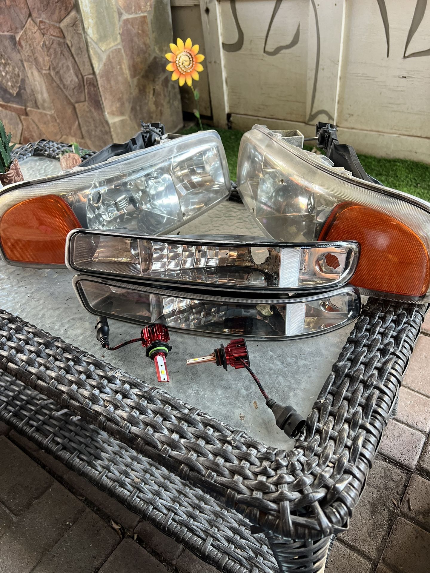 1999-2006 Gmc Sierra Headlights