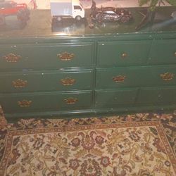  Dresser