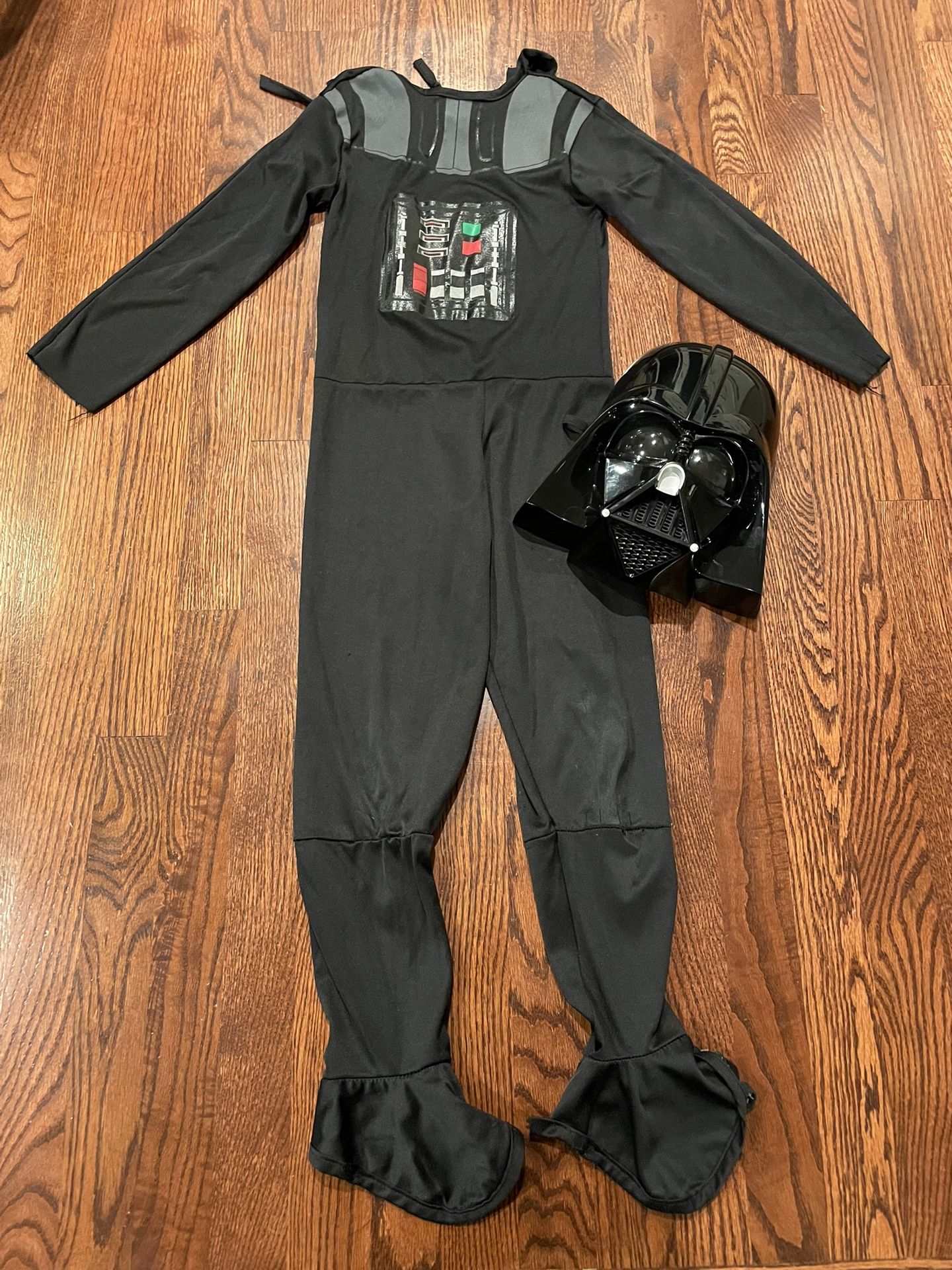 Star Wars Darth Vader Costume With Mask Kids Size Small 6/7 Good preowned condition, from smoke free and pet free home. Includes jump suit and mask.