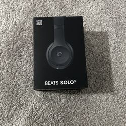 BLACK BEATS SOLO 3- USED NO BLUETOOTH 