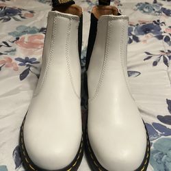 Dr Martens (White Chelsea Boots) 