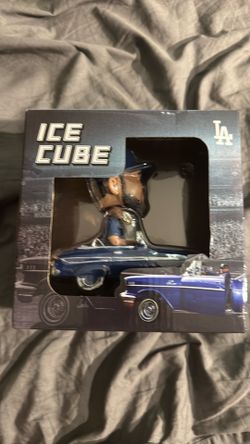 Ice cube bobble head