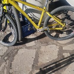 IRON HORSE MEDIUM ALUMINUM MTB 26s RIDES GREAT 💯